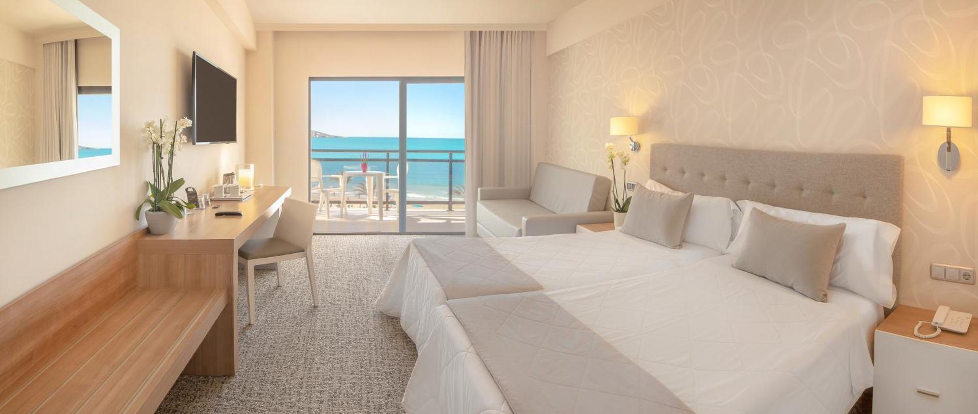 Chambre Lits Jumeaux avec Terrasse (3 Adultes + 1 Enfant) - Vue sur Mer