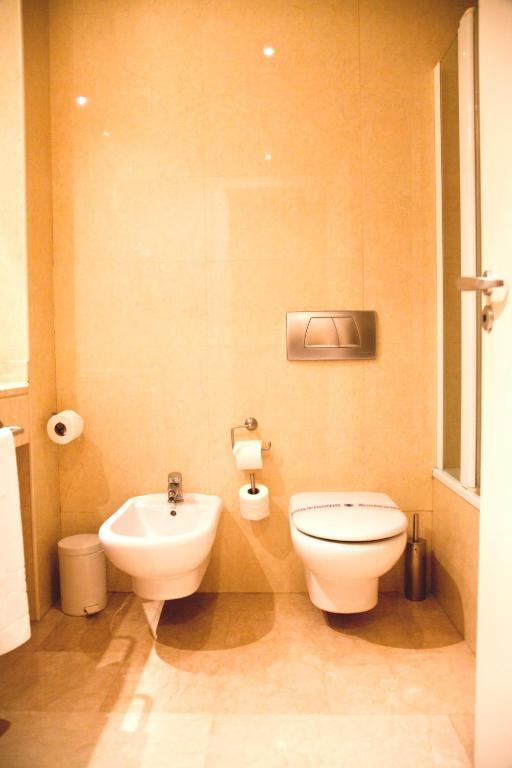 Chambre Triple – Vue sur Piscine (3 Adultes)